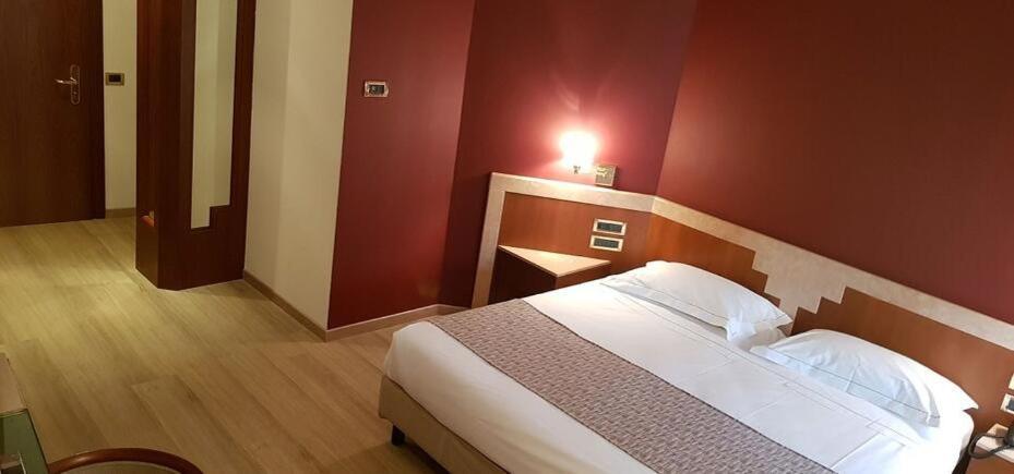 Astra Hotel Ferrara Ngoại thất bức ảnh